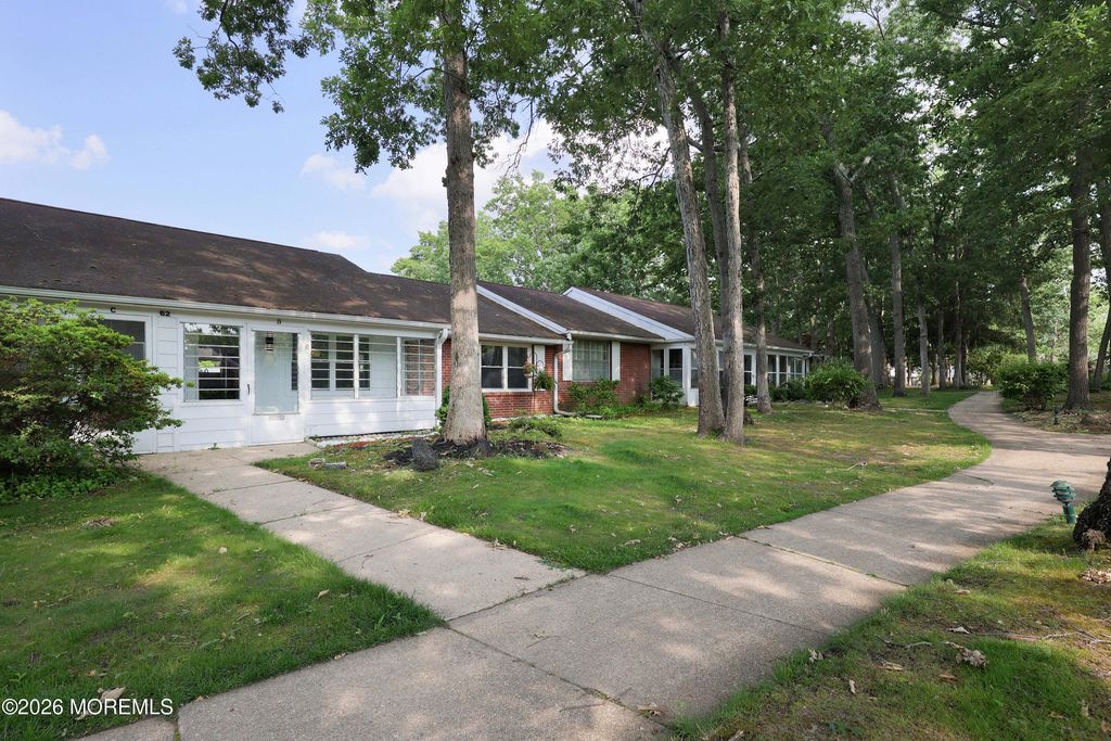62D Buckingham Drive, Lakewood, NJ 08701