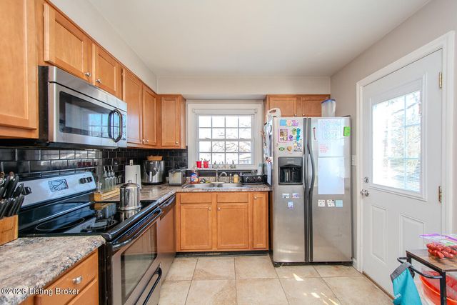 3721 Glenmeade Rd, Louisville, KY 40218