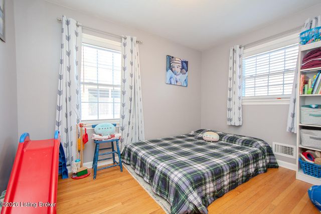 3721 Glenmeade Rd, Louisville, KY 40218