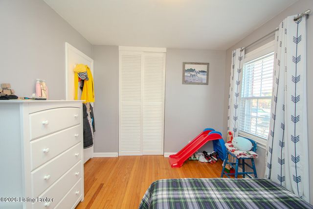 3721 Glenmeade Rd, Louisville, KY 40218