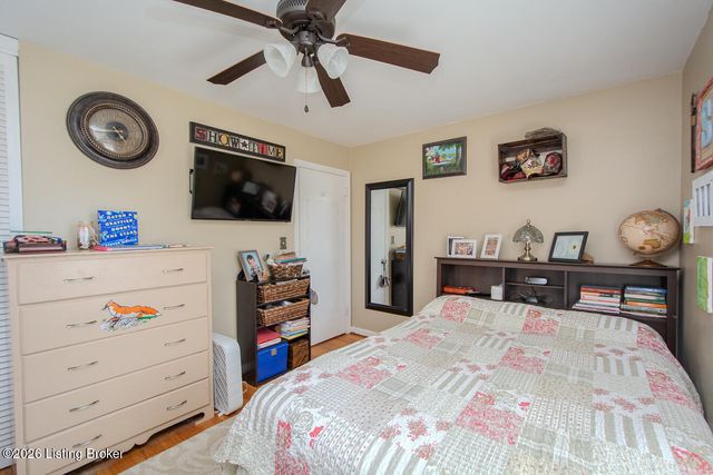 3721 Glenmeade Rd, Louisville, KY 40218