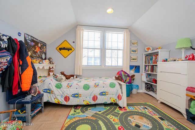 3721 Glenmeade Rd, Louisville, KY 40218