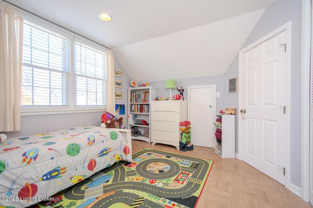 3721 Glenmeade Rd, Louisville, KY 40218