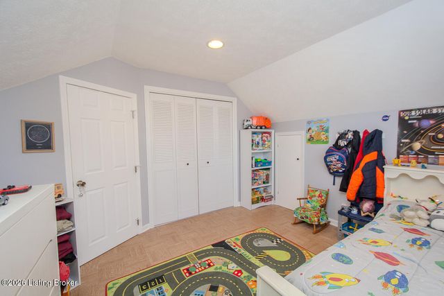 3721 Glenmeade Rd, Louisville, KY 40218