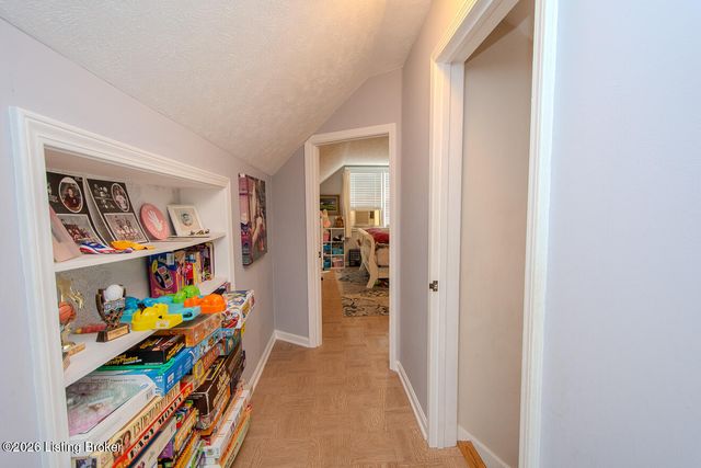 3721 Glenmeade Rd, Louisville, KY 40218