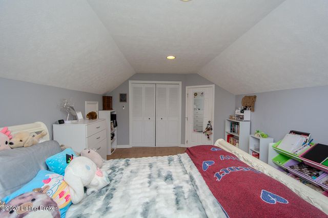 3721 Glenmeade Rd, Louisville, KY 40218