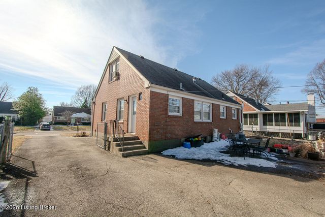 3721 Glenmeade Rd, Louisville, KY 40218