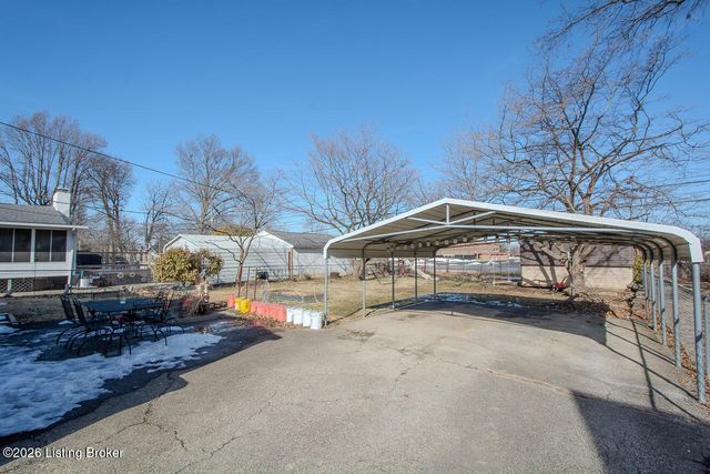 3721 Glenmeade Rd, Louisville, KY 40218