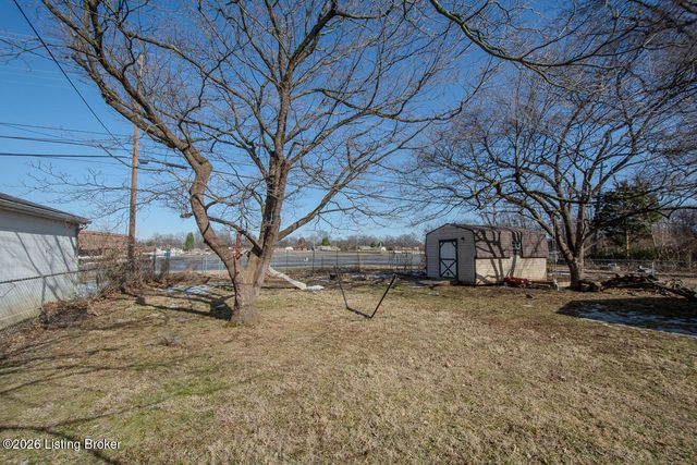 3721 Glenmeade Rd, Louisville, KY 40218