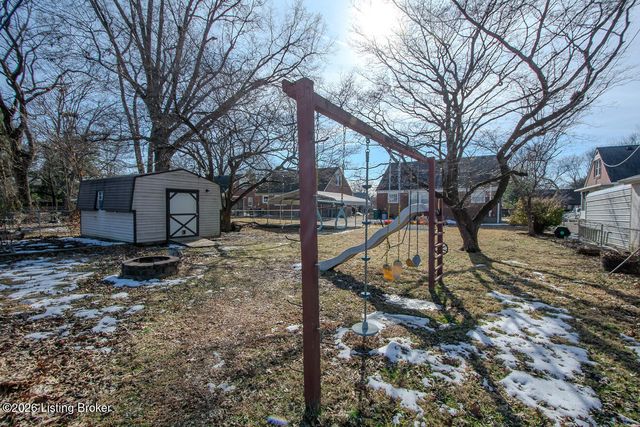 3721 Glenmeade Rd, Louisville, KY 40218