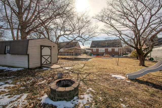 3721 Glenmeade Rd, Louisville, KY 40218