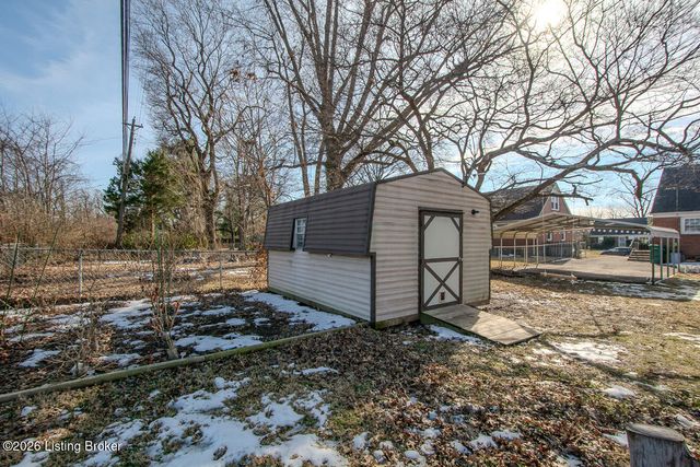 3721 Glenmeade Rd, Louisville, KY 40218