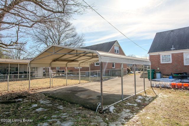 3721 Glenmeade Rd, Louisville, KY 40218