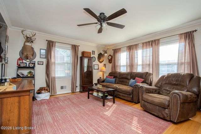 3721 Glenmeade Rd, Louisville, KY 40218