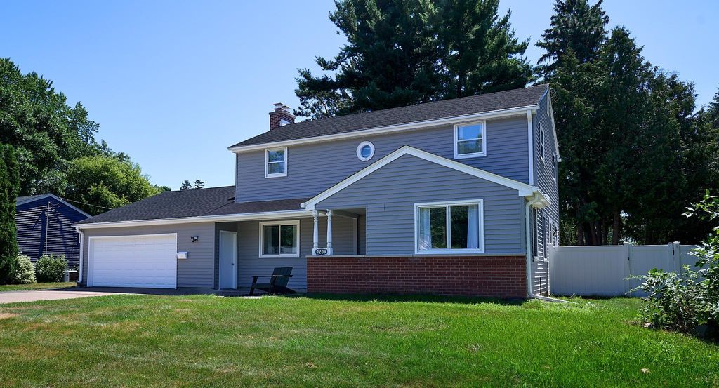 1209 Pine Street W, Stillwater, MN 55082 — photo 2