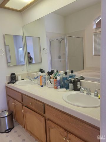 10904 Mirage Drive, Bakersfield, CA 93311