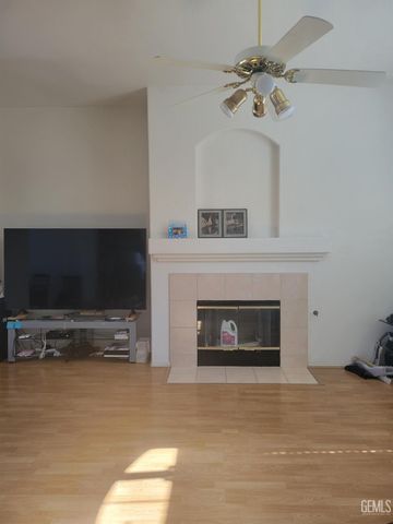 10904 Mirage Drive, Bakersfield, CA 93311