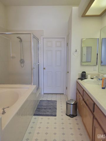 10904 Mirage Drive, Bakersfield, CA 93311