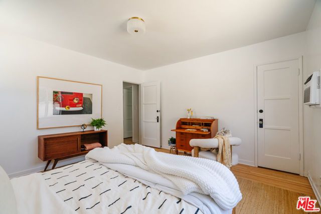 1633 Ellsmere Avenue, Los Angeles, CA 90019