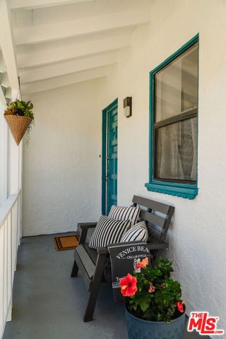 1633 Ellsmere Avenue, Los Angeles, CA 90019