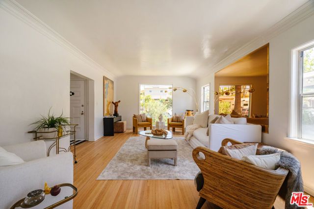 1633 Ellsmere Avenue, Los Angeles, CA 90019