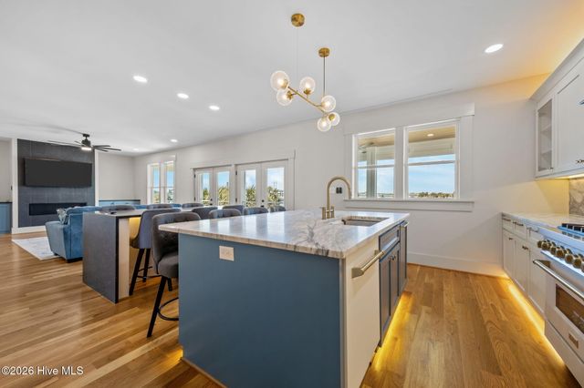 208 Radio Island Road, Morehead City, NC 28557