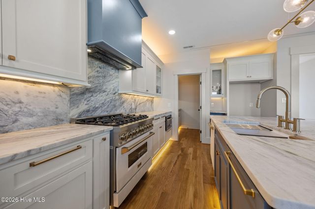 208 Radio Island Road, Morehead City, NC 28557