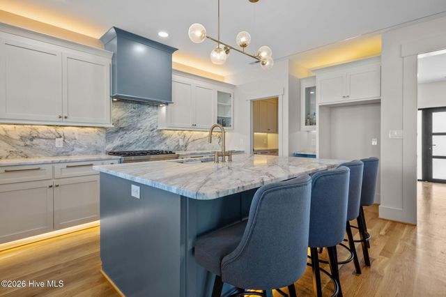 208 Radio Island Road, Morehead City, NC 28557