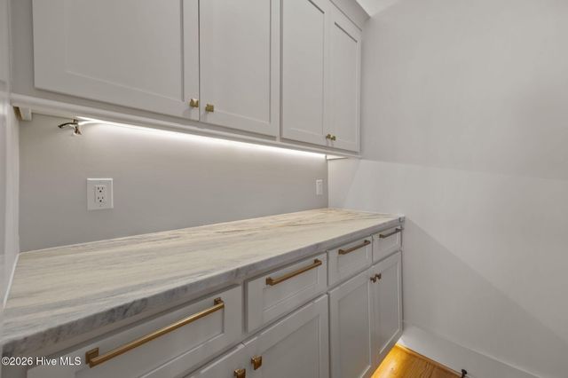 208 Radio Island Road, Morehead City, NC 28557