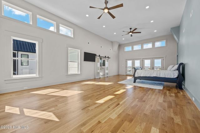 208 Radio Island Road, Morehead City, NC 28557