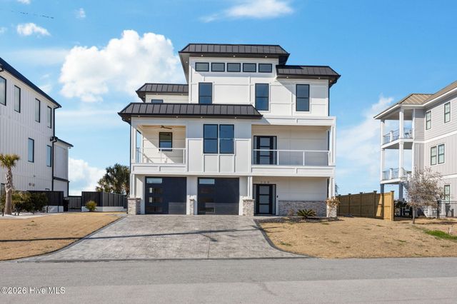 208 Radio Island Road, Morehead City, NC 28557