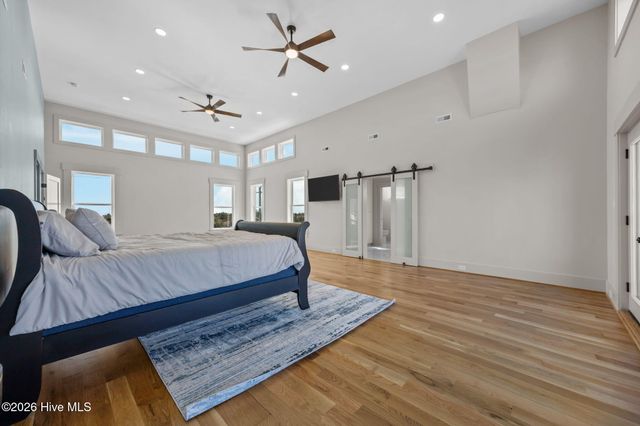 208 Radio Island Road, Morehead City, NC 28557