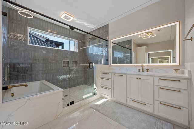 208 Radio Island Road, Morehead City, NC 28557