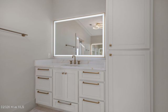 208 Radio Island Road, Morehead City, NC 28557