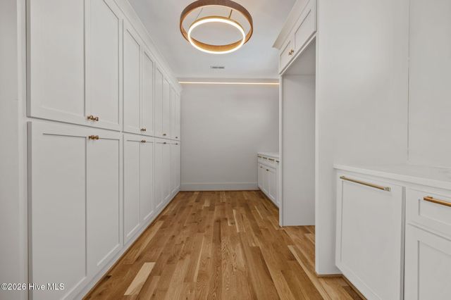 208 Radio Island Road, Morehead City, NC 28557