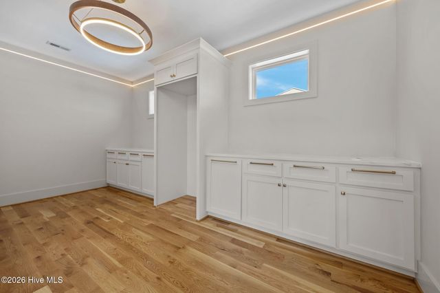 208 Radio Island Road, Morehead City, NC 28557