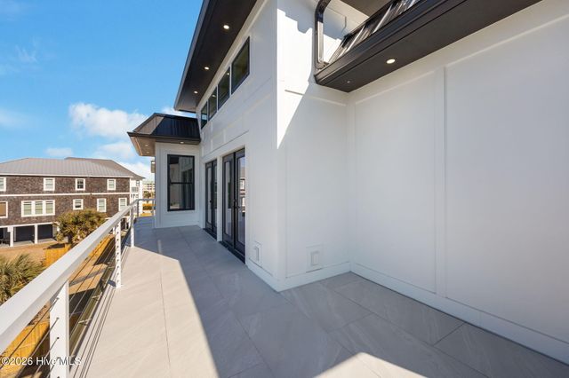 208 Radio Island Road, Morehead City, NC 28557