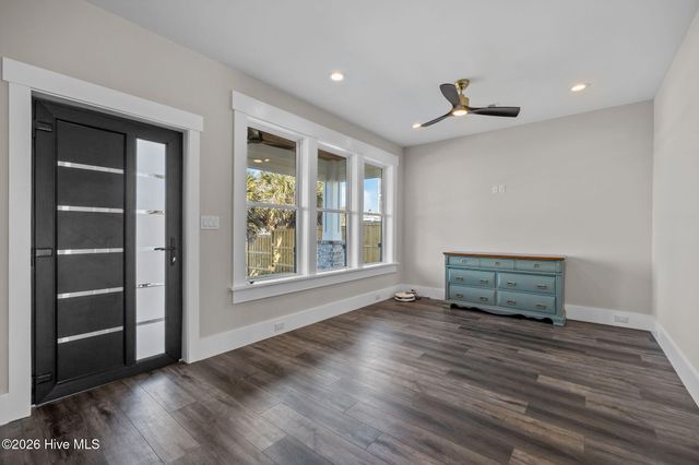 208 Radio Island Road, Morehead City, NC 28557