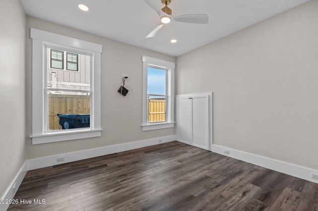 208 Radio Island Road, Morehead City, NC 28557