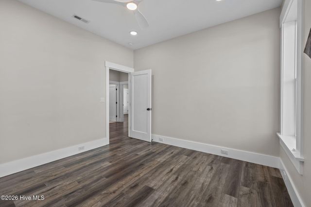 208 Radio Island Road, Morehead City, NC 28557