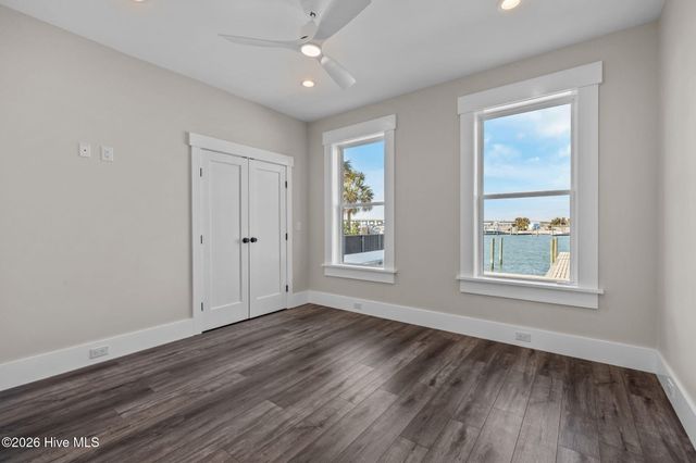 208 Radio Island Road, Morehead City, NC 28557