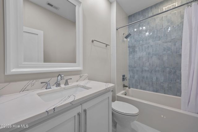 208 Radio Island Road, Morehead City, NC 28557