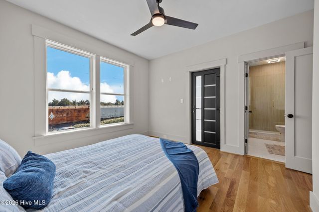 208 Radio Island Road, Morehead City, NC 28557