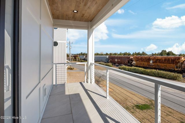 208 Radio Island Road, Morehead City, NC 28557