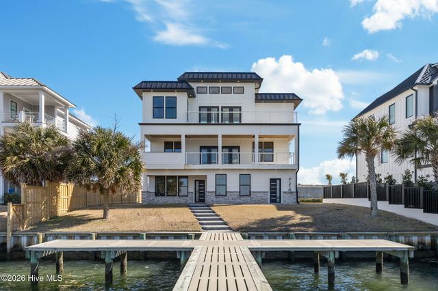 208 Radio Island Road, Morehead City, NC 28557