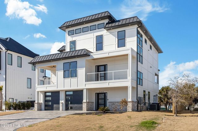 208 Radio Island Road, Morehead City, NC 28557