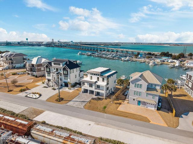 208 Radio Island Road, Morehead City, NC 28557