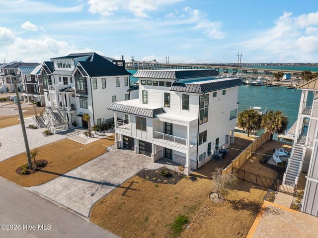 208 Radio Island Road, Morehead City, NC 28557