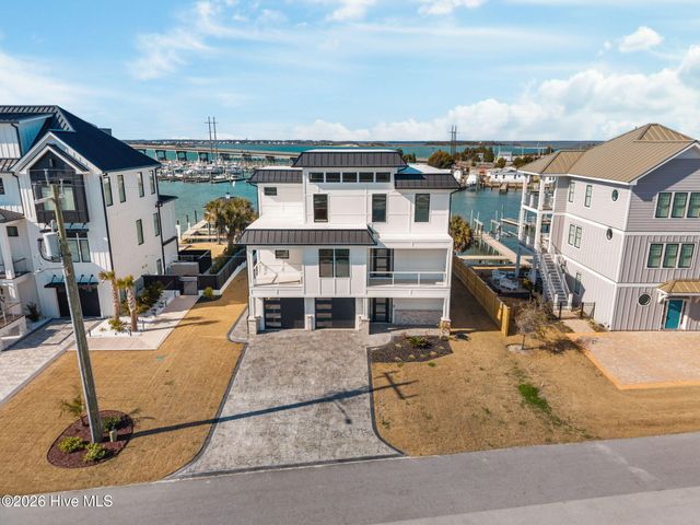 208 Radio Island Road, Morehead City, NC 28557