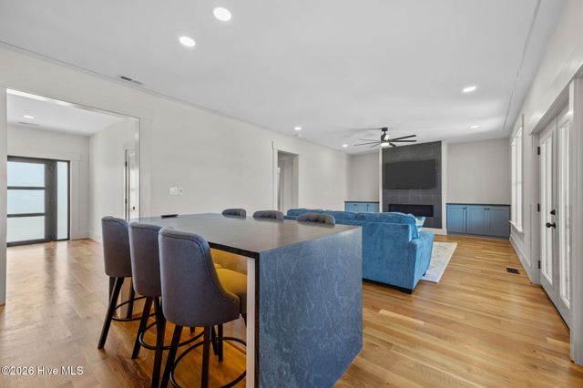 208 Radio Island Road, Morehead City, NC 28557